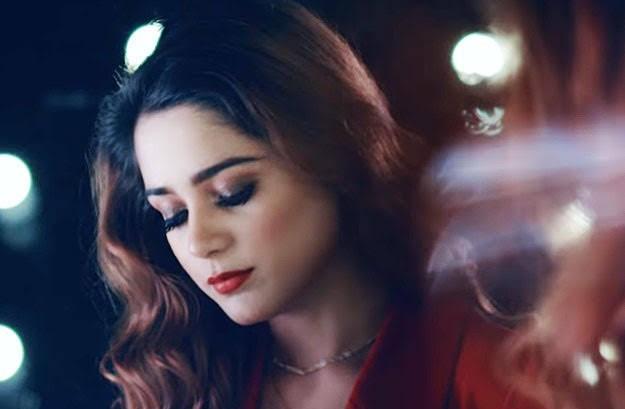 Aima Baig Opens Up About Her Weirdness In Childhood | Aima Baig Biography 