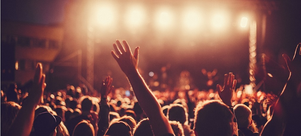 Online Artist Booking Benefits | Hire Pakistani Singer Online