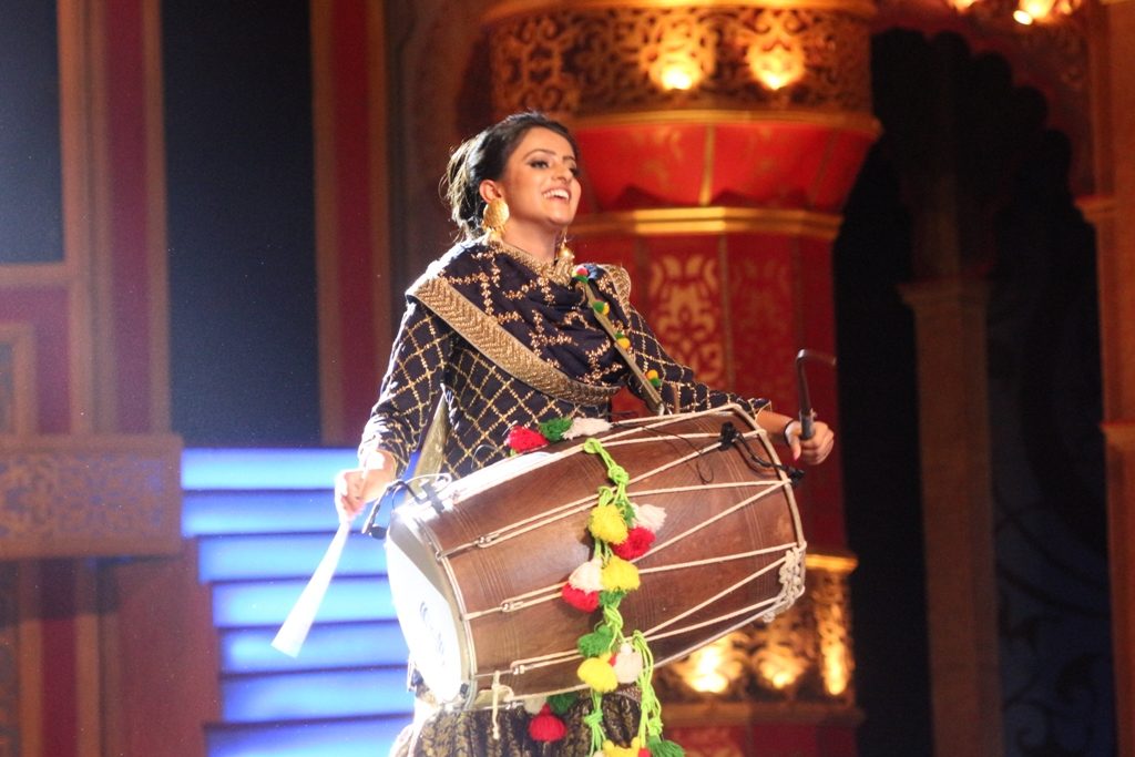Female Dhol Players in Pakistan | Youngest Female Dhol Players