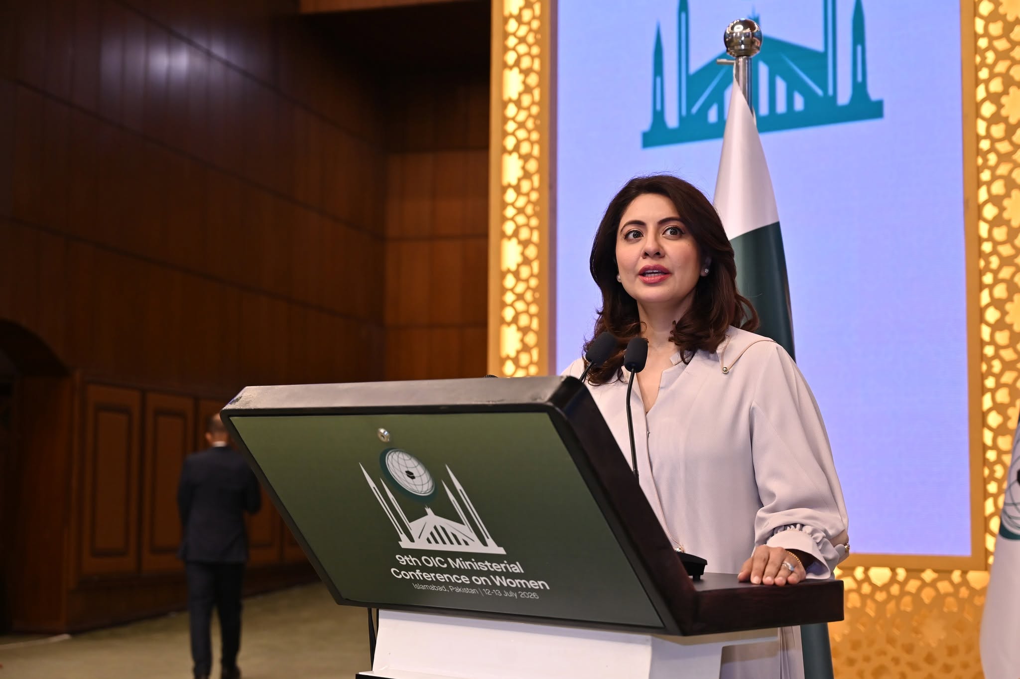Sidra Iqbal 3