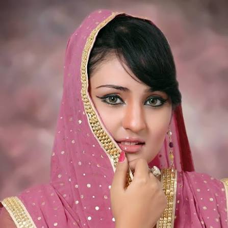 Sara Raza Khan