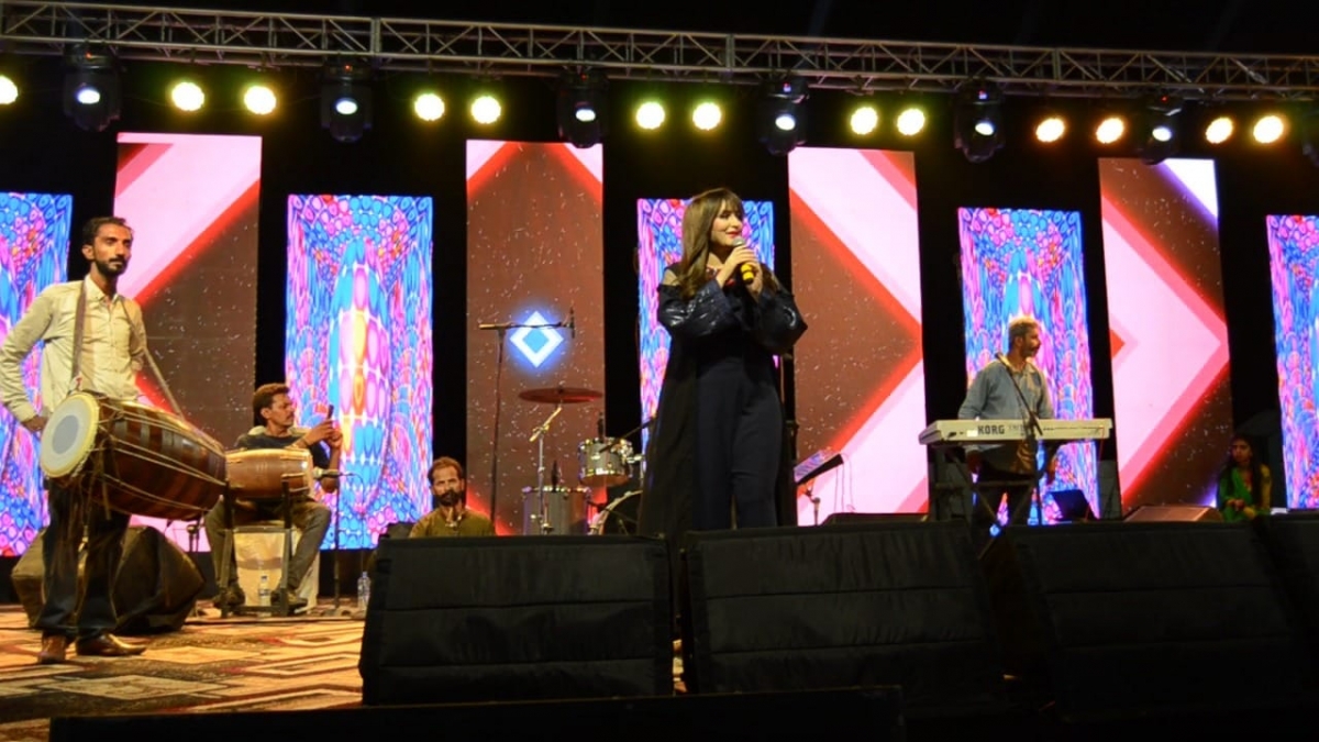 Humaira Arshad Live in Royal Orchid Multan 004