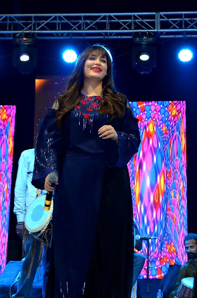 Humaira Arshad Live in Royal Orchid Multan 005