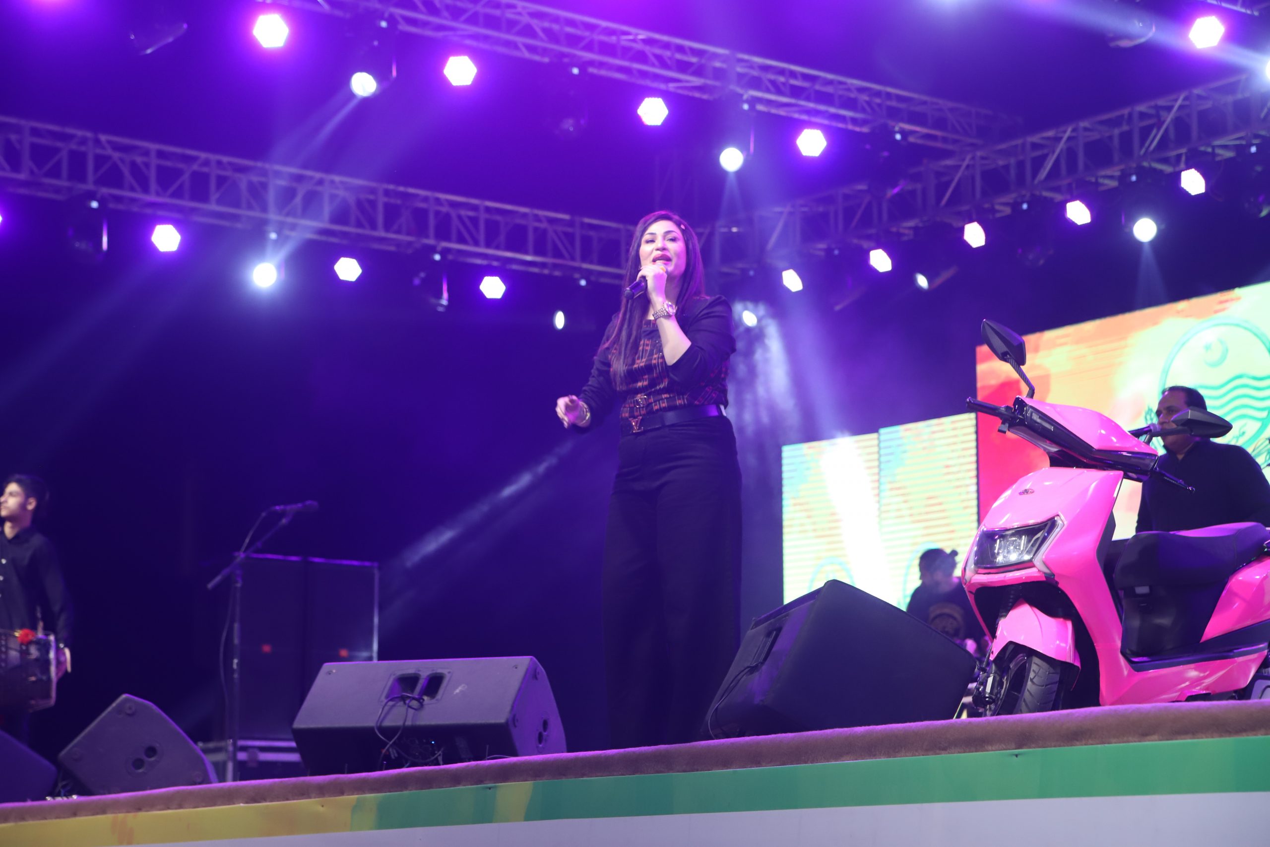 Humaira Arshad Live Performance at Govt of Punjab’s Jashan e Baharan Powered by Bank of Punjab 04