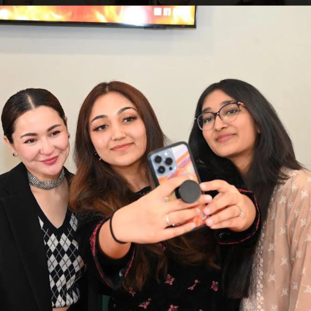 hania-aamir-canada-Niagra-003