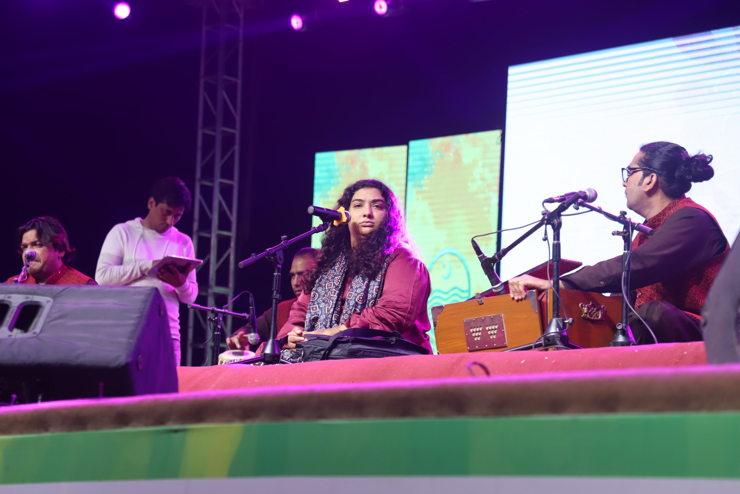 Tahseen Sakina Live Performance 07